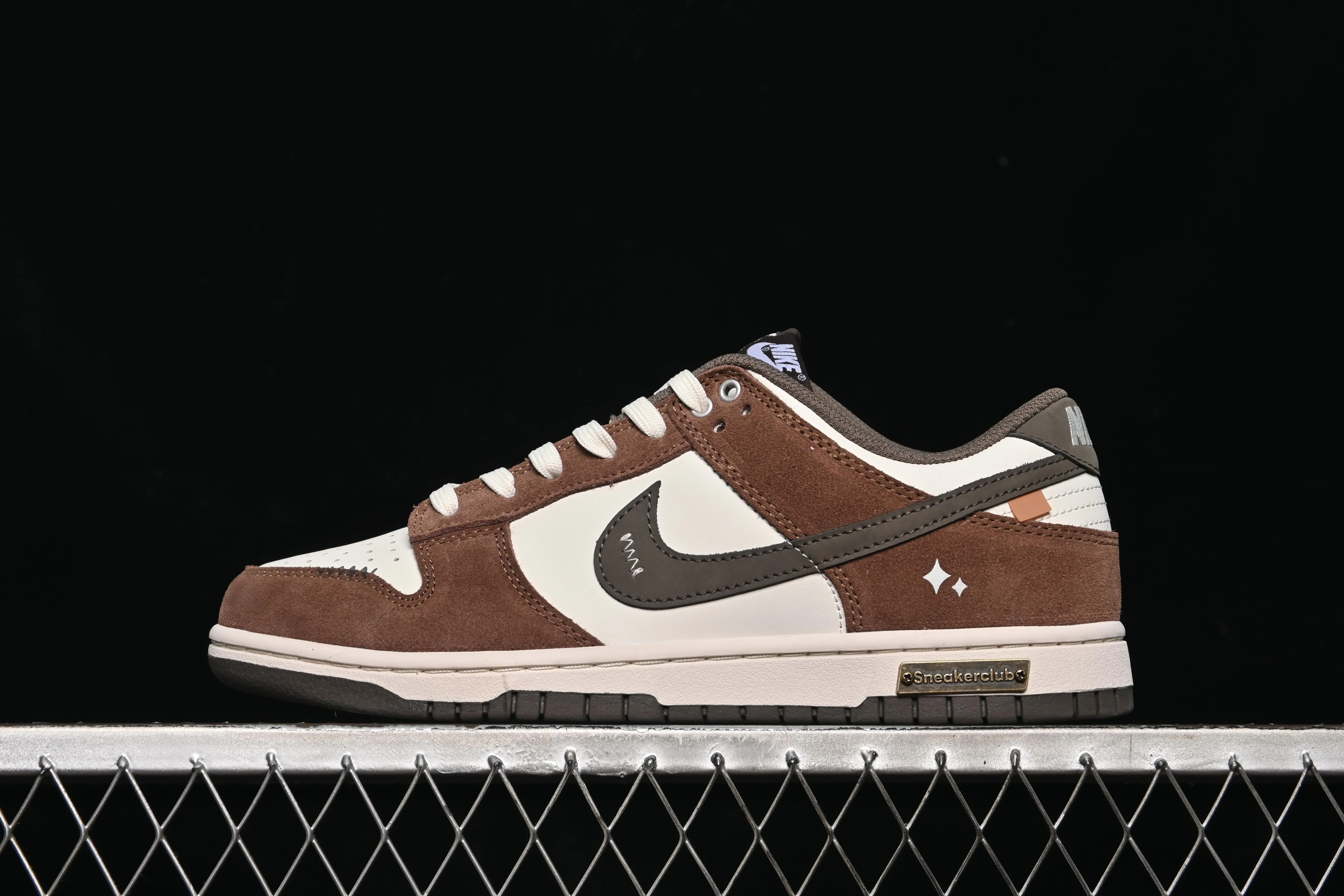 All categories Nk SB Dunk Series Nk SB Dunk Low High-end customized low-top sneakers Nike SB Dunk Low joint white coffee high-end customized low-top casual sneakers GW0620-112